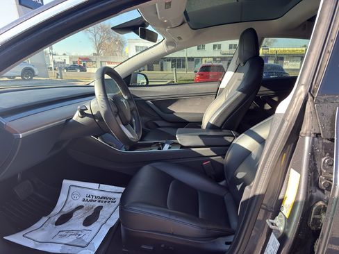 Used 2020 Tesla Model 3 Standard Range Plus image 11