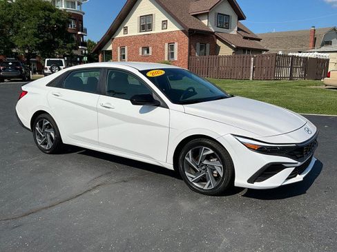 Used 2025 Hyundai Elantra SEL FWD image 31