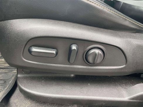 Used 2019 Chevrolet Traverse LT w/ LT Premium Package image 19