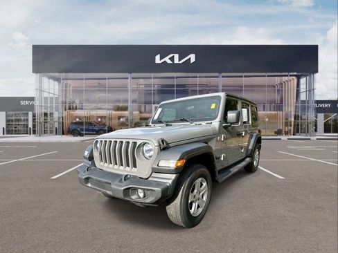 Used 2021 Jeep Wrangler Unlimited Sport image 4