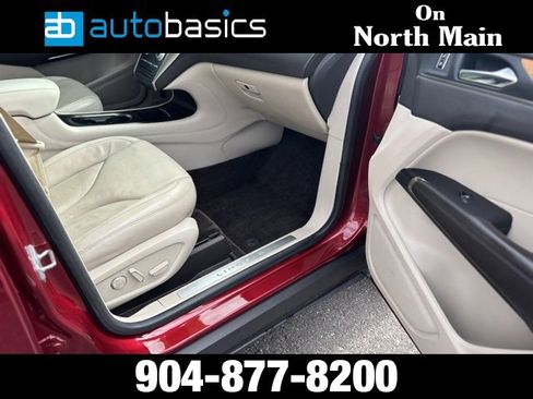 Used 2018 Lincoln MKC Select w/ Select Plus Package image 9