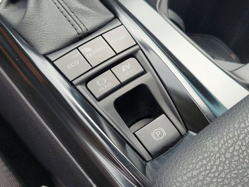 Used 2025 Toyota Camry LE w/ Convenience Package FWD image 29