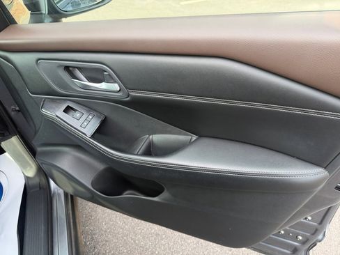 Used 2023 Nissan Rogue SV w/ SV Premium Package image 31