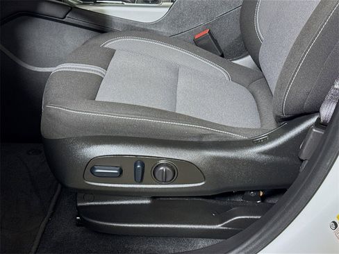 Used 2025 Chevrolet Blazer LT image 16