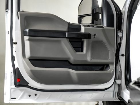 Used 2019 Ford F550 4x4 SuperCab Super Duty image 31