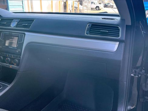 Used 2016 Volkswagen Passat 1.8T R-Line image 18