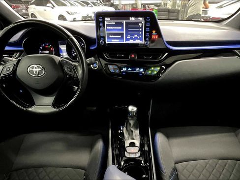Used 2022 Toyota C-HR XLE image 15