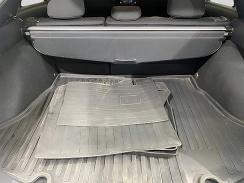 Used 2022 Toyota Prius LE image 25