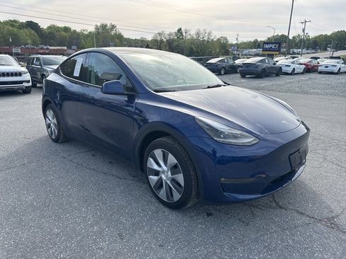 Used 2023 Tesla Model Y 2WD image 7