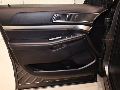 Used 2018 Ford Explorer XLT w/ Class II Trailer Tow Package FWD image 10