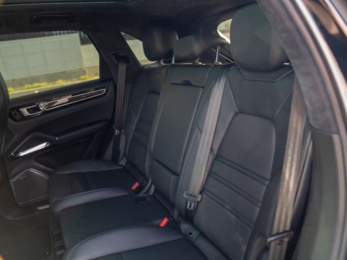 Certified 2021 Porsche Cayenne Turbo S AWD/4WD image 25
