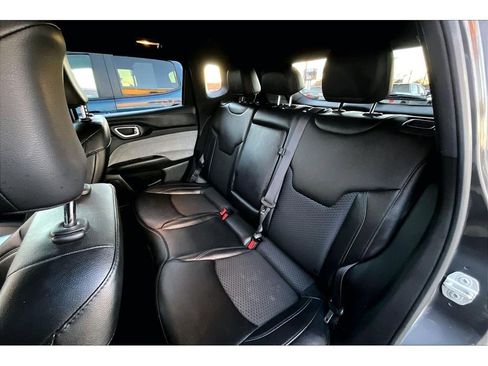 Used 2024 Jeep Compass Latitude image 29