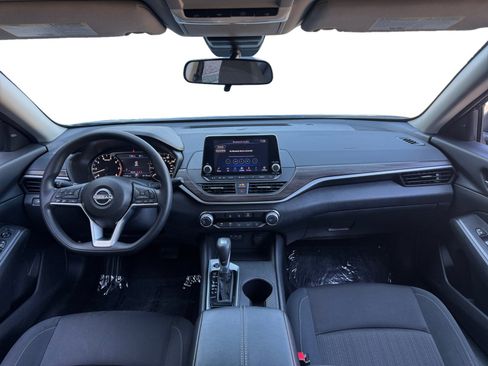 Used 2025 Nissan Altima 2.5 SV FWD image 10