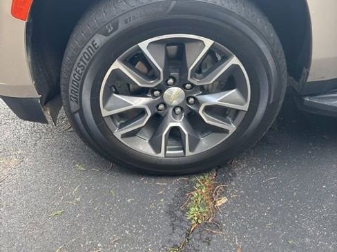 Used 2021 Chevrolet Tahoe LT w/ LT Signature Package image 32