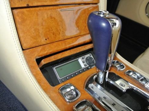Used 2009 Bentley Azure RWD image 19