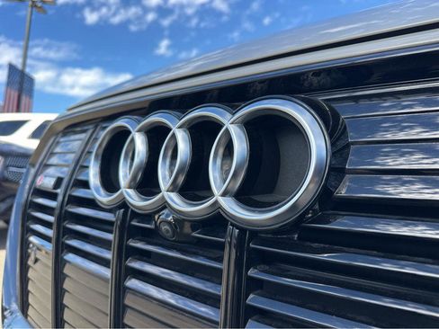 Used 2021 Audi e-tron Prestige w/ Prestige Package image 44