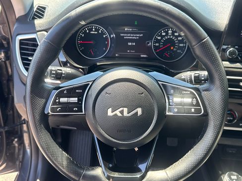 Used 2022 Kia Seltos SX w/ Sunroof Package AWD/4WD image 15