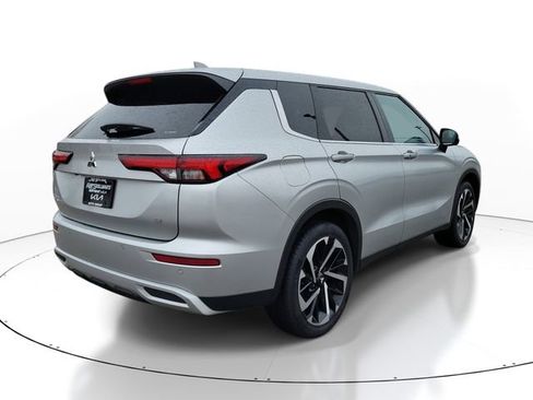 Used 2024 Mitsubishi Outlander SE image 6