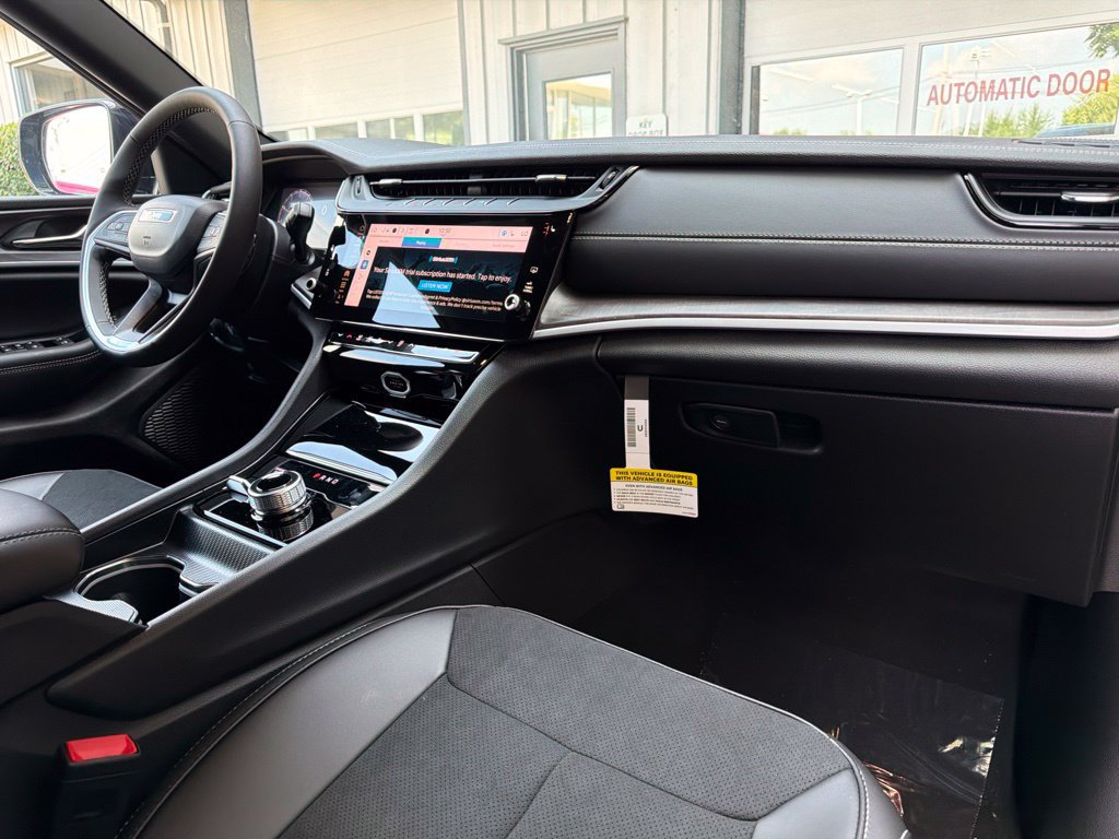 New 2026 Jeep Grand Cherokee Altitude AWD/4WD image 39