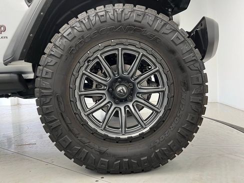 Used 2024 Jeep Wrangler Unlimited Rubicon w/ Technology Group image 26