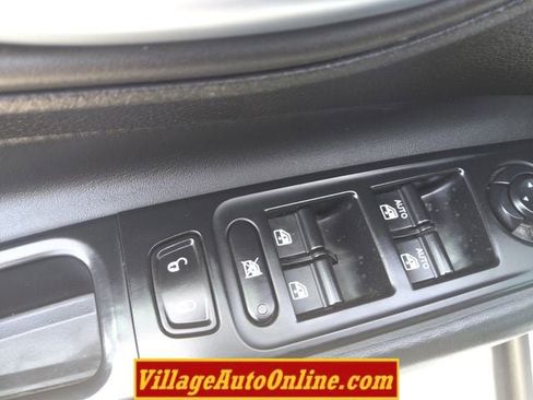 Used 2016 Jeep Renegade Trailhawk AWD/4WD image 16