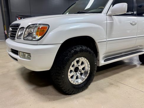 Used 2006 Lexus LX 470 4WD w/ Preferred Accessory Pkg image 16