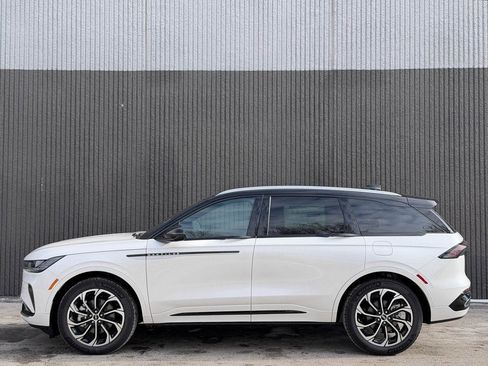 New 2026 Lincoln Nautilus Reserve image 3