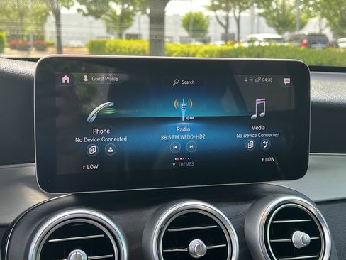 Used 2020 Mercedes-Benz GLC 300 4MATIC image 23