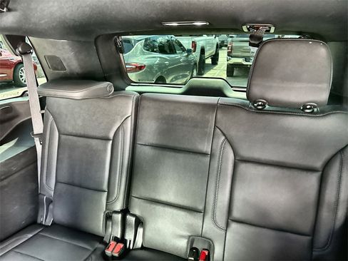 Used 2022 Chevrolet Tahoe Z71 w/ Luxury Package image 18