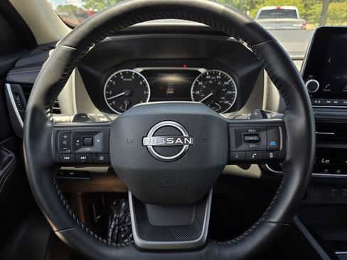 Used 2025 Nissan Rogue SV FWD image 20
