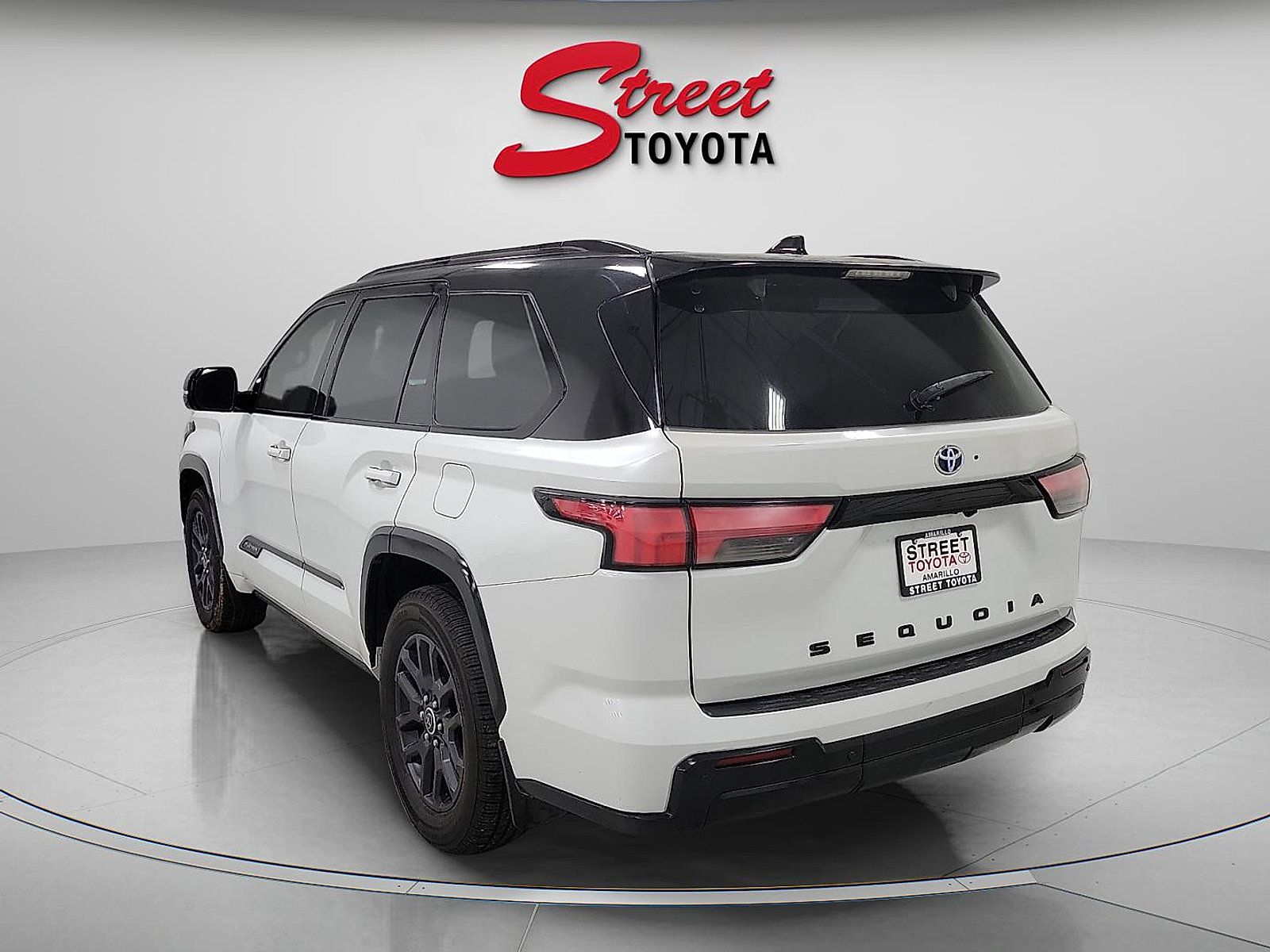 Certified 2023 Toyota Sequoia Platinum AWD/4WD image 2
