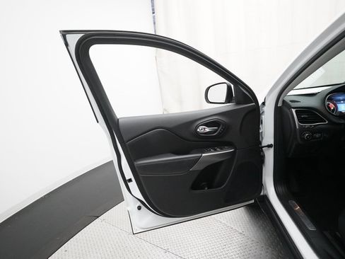 Used 2020 Jeep Cherokee Limited image 28