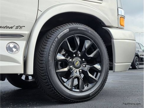Used 2023 Chevrolet Express 2500 RWD image 12