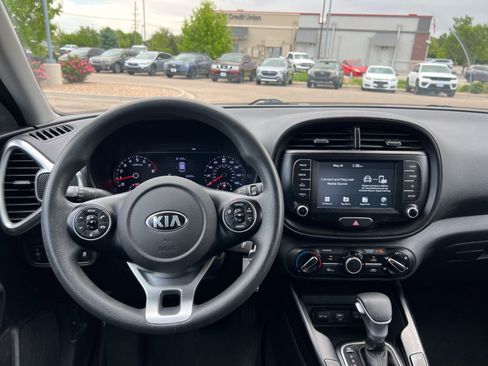 Used 2021 Kia Soul S FWD image 2