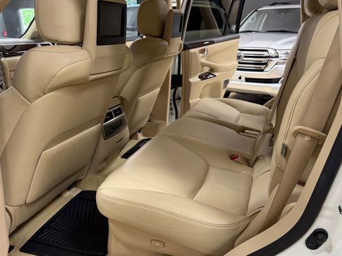 Used 2013 Lexus LX 570 4WD w/ Luxury Pkg w/Pre-crash image 24
