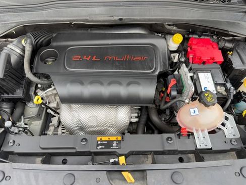 Used 2021 Jeep Renegade Latitude FWD image 37