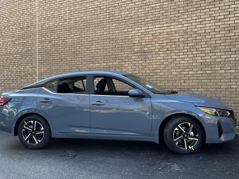 New 2025 Nissan Sentra SV image 5