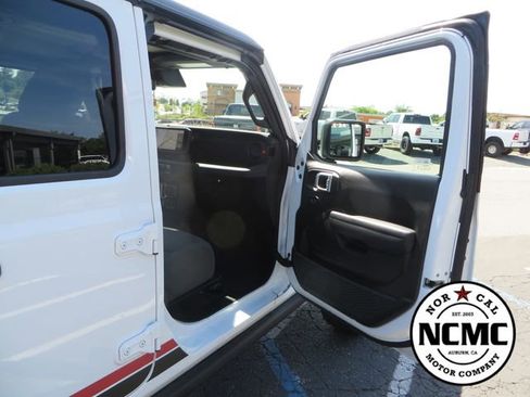 Used 2024 Jeep Wrangler Unlimited Rubicon w/ Technology Group AWD/4WD image 45