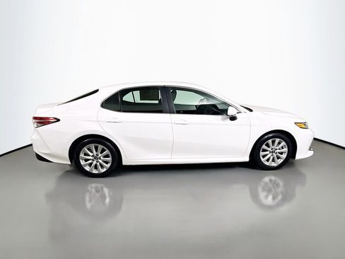 Used 2018 Toyota Camry LE FWD image 8