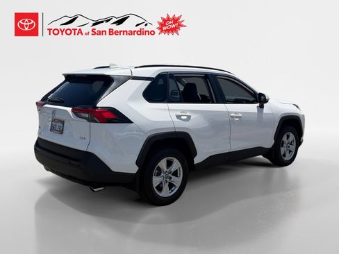 Used 2021 Toyota RAV4 XLE FWD image 5