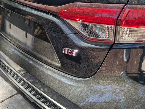 Used 2021 Toyota Corolla SE image 8