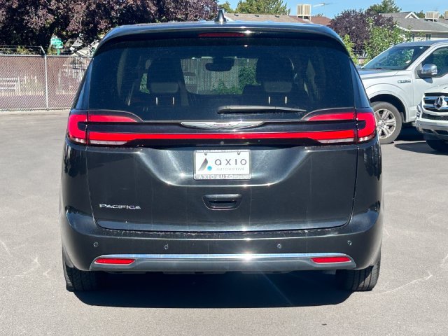 Used 2023 Chrysler Pacifica Touring-L FWD image 5