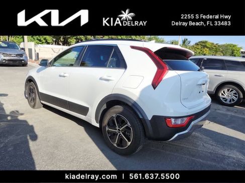 Used 2024 Kia Niro EX FWD image 3