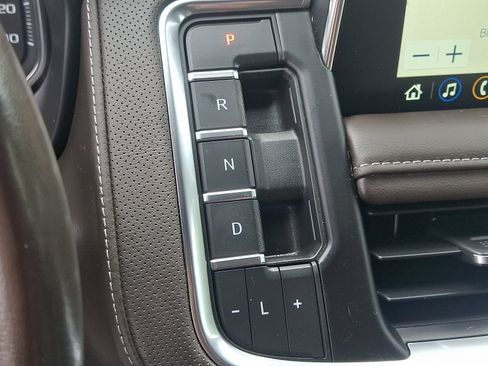 Used 2021 GMC Yukon SLT w/ Rear Media and Nav Package AWD/4WD image 14