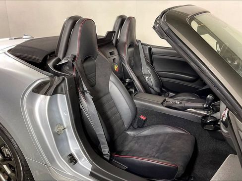 Used 2019 FIAT 124 Spider Abarth RWD image 6