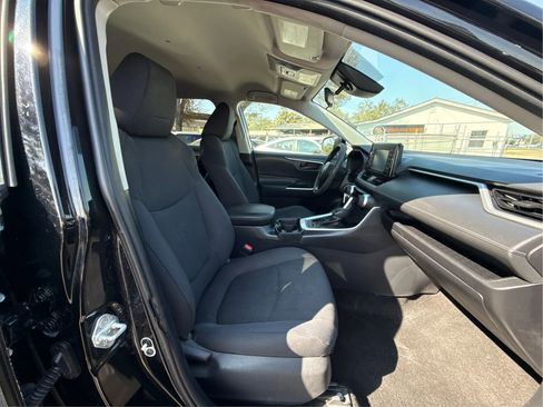 Used 2019 Toyota RAV4 LE image 23