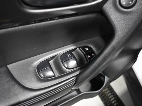 Used 2020 Nissan Rogue S image 5