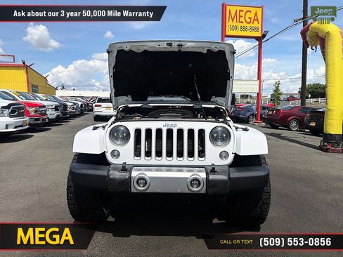 Used 2018 Jeep Wrangler Unlimited Sahara AWD/4WD image 14