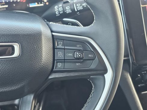 Used 2024 Jeep Grand Cherokee Laredo AWD/4WD image 26