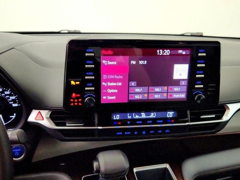 Used 2023 Toyota Sienna LE FWD image 16